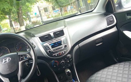 Hyundai Solaris II рестайлинг, 2015 год, 650 000 рублей, 2 фотография