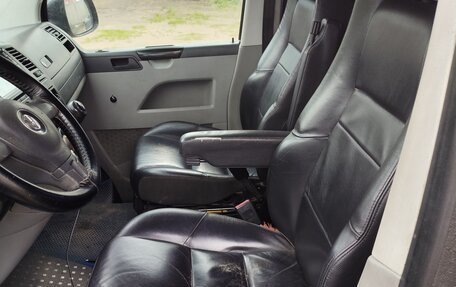 Volkswagen Transporter T5 рестайлинг, 2010 год, 1 000 000 рублей, 9 фотография
