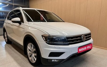 Volkswagen Tiguan II, 2017 год, 2 849 000 рублей, 2 фотография