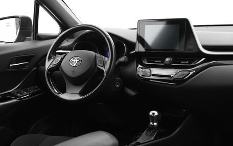 Toyota C-HR I рестайлинг, 2018 год, 2 250 000 рублей, 15 фотография
