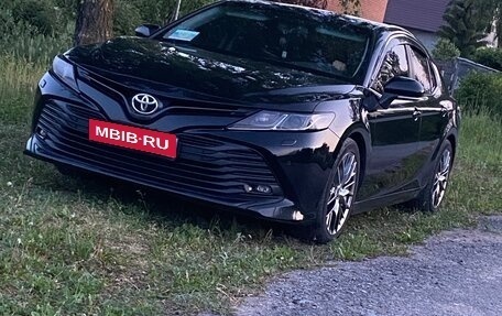 Toyota Camry, 2018 год, 2 550 000 рублей, 1 фотография