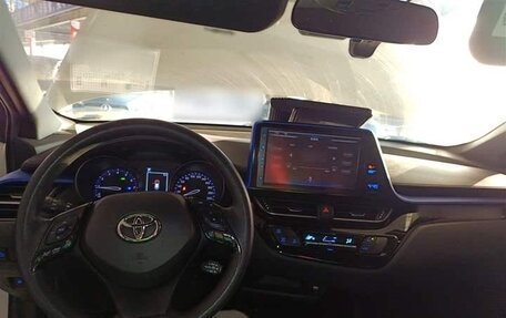Toyota C-HR I рестайлинг, 2021 год, 1 780 000 рублей, 6 фотография