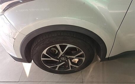 Toyota C-HR I рестайлинг, 2021 год, 1 780 000 рублей, 10 фотография