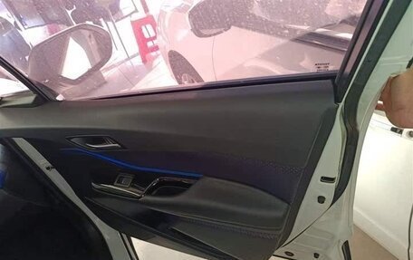 Toyota C-HR I рестайлинг, 2021 год, 1 780 000 рублей, 18 фотография