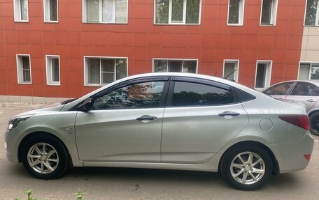 Hyundai Solaris II рестайлинг, 2015 год, 1 000 000 рублей, 5 фотография