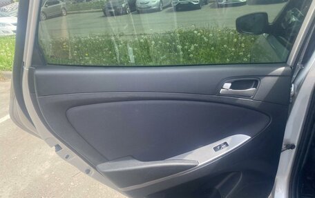 Hyundai Solaris II рестайлинг, 2015 год, 1 000 000 рублей, 3 фотография