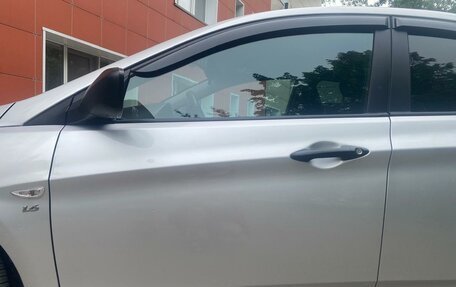 Hyundai Solaris II рестайлинг, 2015 год, 1 000 000 рублей, 4 фотография