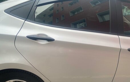 Hyundai Solaris II рестайлинг, 2015 год, 1 000 000 рублей, 27 фотография