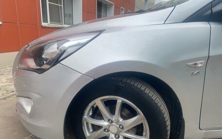 Hyundai Solaris II рестайлинг, 2015 год, 1 000 000 рублей, 31 фотография