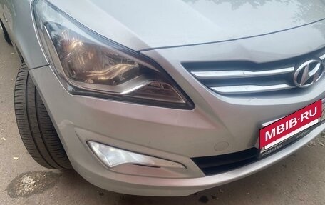 Hyundai Solaris II рестайлинг, 2015 год, 1 000 000 рублей, 33 фотография