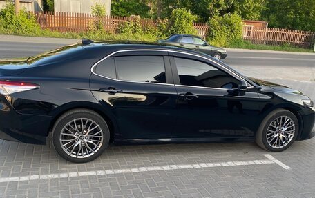 Toyota Camry, 2018 год, 2 550 000 рублей, 5 фотография
