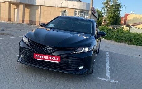 Toyota Camry, 2018 год, 2 550 000 рублей, 2 фотография