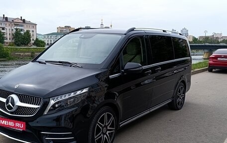 Mercedes-Benz V-Класс, 2022 год, 8 000 000 рублей, 2 фотография
