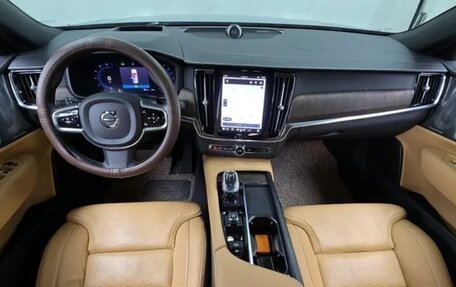 Volvo S90 II рестайлинг, 2022 год, 4 070 000 рублей, 7 фотография