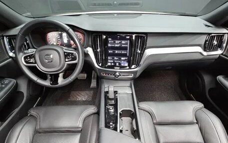 Volvo S60 III, 2022 год, 3 290 000 рублей, 7 фотография