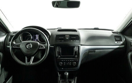 Skoda Yeti I рестайлинг, 2017 год, 1 599 700 рублей, 13 фотография