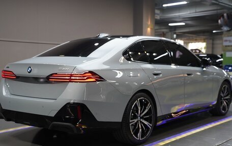 BMW 5 серия, 2024 год, 6 220 000 рублей, 2 фотография