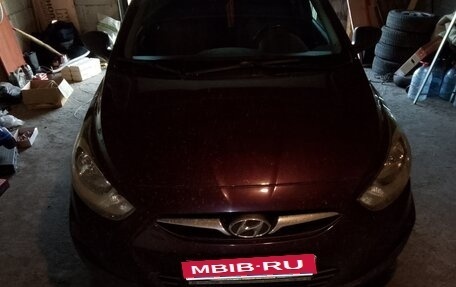 Hyundai Solaris II рестайлинг, 2013 год, 800 000 рублей, 1 фотография