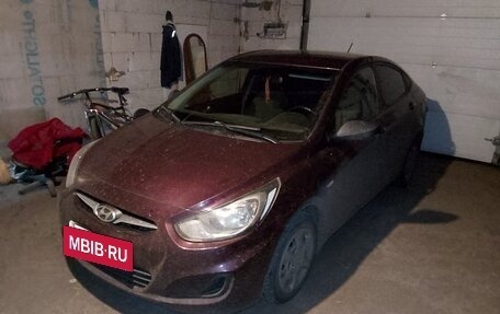 Hyundai Solaris II рестайлинг, 2013 год, 800 000 рублей, 2 фотография