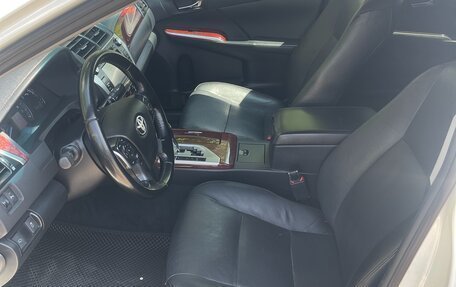 Toyota Camry, 2014 год, 1 580 000 рублей, 16 фотография