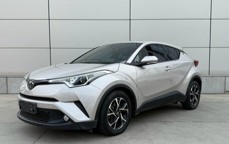 Toyota C-HR I рестайлинг, 2022 год, 1 920 000 рублей, 1 фотография