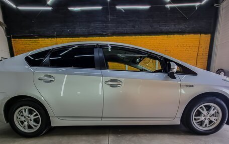 Toyota Prius, 2011 год, 990 000 рублей, 16 фотография