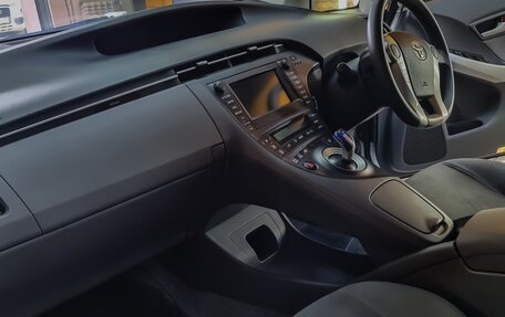 Toyota Prius, 2011 год, 990 000 рублей, 30 фотография