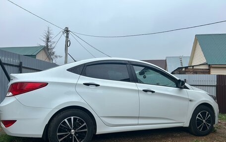 Hyundai Solaris II рестайлинг, 2015 год, 820 000 рублей, 3 фотография