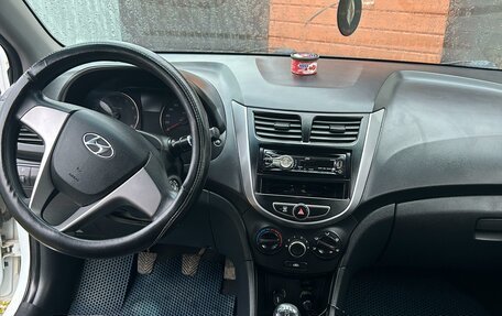 Hyundai Solaris II рестайлинг, 2015 год, 820 000 рублей, 7 фотография