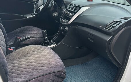Hyundai Solaris II рестайлинг, 2015 год, 820 000 рублей, 8 фотография