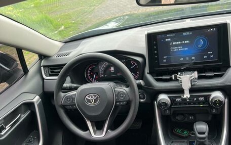 Toyota RAV4, 2020 год, 2 430 000 рублей, 4 фотография