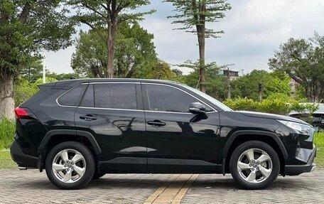Toyota RAV4, 2020 год, 2 430 000 рублей, 13 фотография