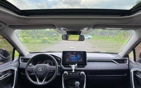 Toyota RAV4, 2020 год, 2 430 000 рублей, 12 фотография