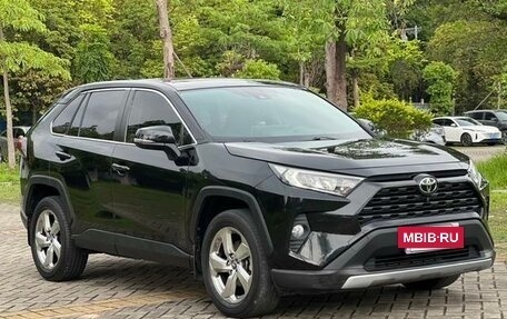 Toyota RAV4, 2020 год, 2 430 000 рублей, 2 фотография