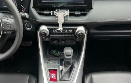 Toyota RAV4, 2020 год, 2 430 000 рублей, 21 фотография