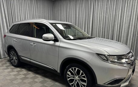 Mitsubishi Outlander III рестайлинг 3, 2015 год, 1 850 000 рублей, 2 фотография