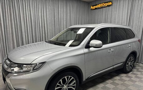 Mitsubishi Outlander III рестайлинг 3, 2015 год, 1 850 000 рублей, 6 фотография