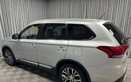 Mitsubishi Outlander III рестайлинг 3, 2015 год, 1 850 000 рублей, 7 фотография