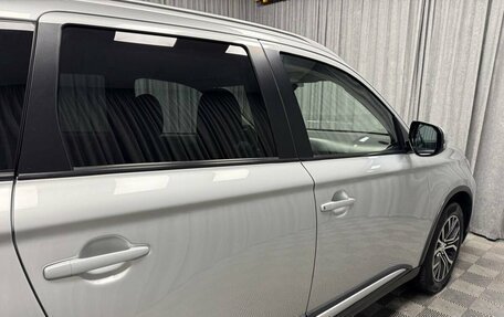 Mitsubishi Outlander III рестайлинг 3, 2015 год, 1 850 000 рублей, 12 фотография