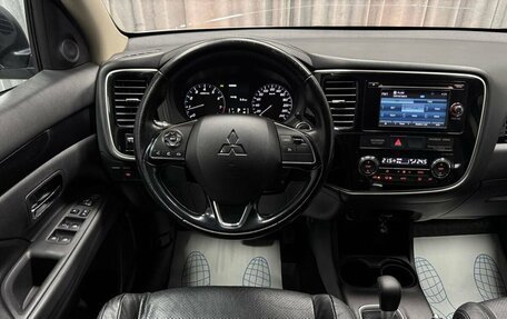 Mitsubishi Outlander III рестайлинг 3, 2015 год, 1 850 000 рублей, 20 фотография