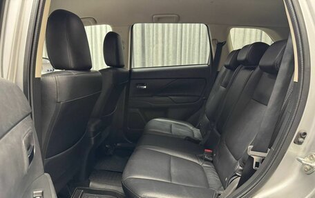 Mitsubishi Outlander III рестайлинг 3, 2015 год, 1 850 000 рублей, 30 фотография