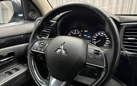 Mitsubishi Outlander III рестайлинг 3, 2015 год, 1 850 000 рублей, 24 фотография