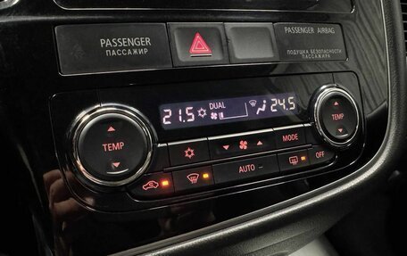 Mitsubishi Outlander III рестайлинг 3, 2015 год, 1 850 000 рублей, 26 фотография