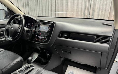 Mitsubishi Outlander III рестайлинг 3, 2015 год, 1 850 000 рублей, 33 фотография