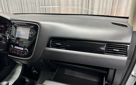 Mitsubishi Outlander III рестайлинг 3, 2015 год, 1 850 000 рублей, 34 фотография