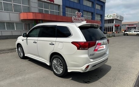 Mitsubishi Outlander III рестайлинг 3, 2018 год, 2 650 000 рублей, 5 фотография