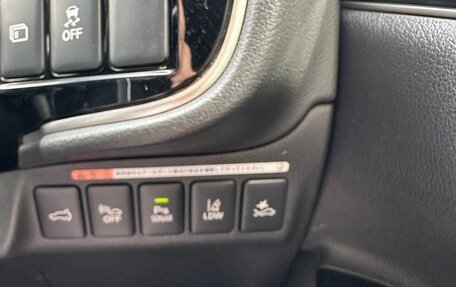 Mitsubishi Outlander III рестайлинг 3, 2018 год, 2 650 000 рублей, 12 фотография