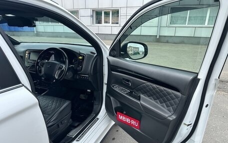 Mitsubishi Outlander III рестайлинг 3, 2018 год, 2 650 000 рублей, 14 фотография