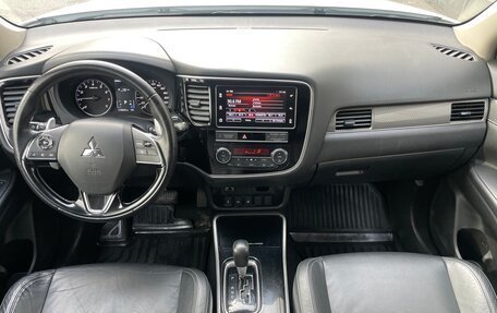 Mitsubishi Outlander III рестайлинг 3, 2019 год, 1 999 000 рублей, 14 фотография