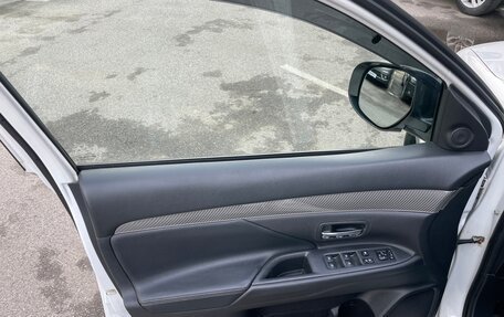 Mitsubishi Outlander III рестайлинг 3, 2019 год, 1 999 000 рублей, 18 фотография